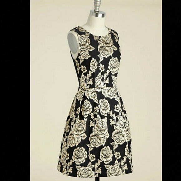 Black and gold floral a-line dress - Picture 2 of 4
